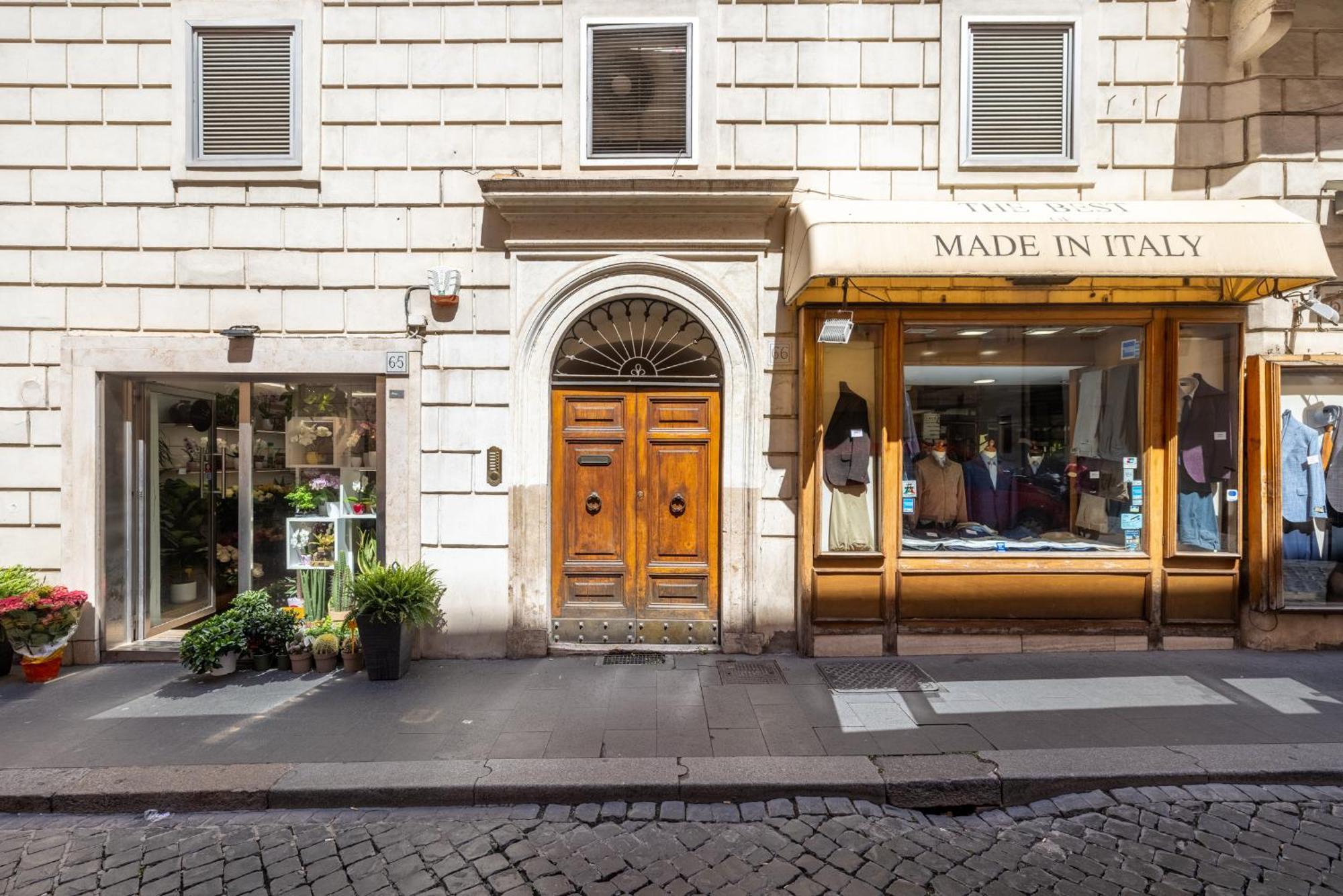 Charming At Spanish Steps, No Elevator Apartment Rome