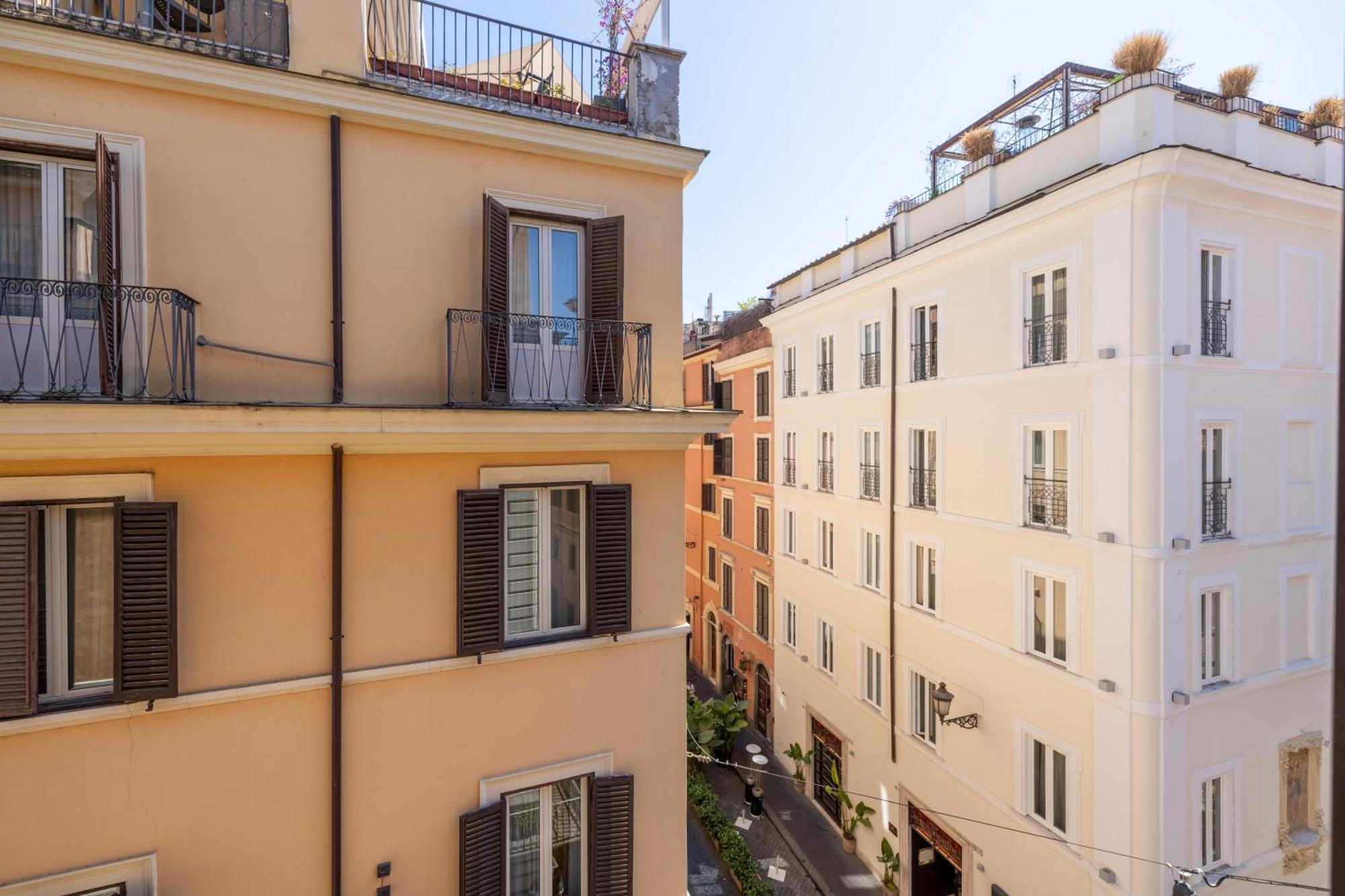 Charming At Spanish Steps, No Elevator Apartment *