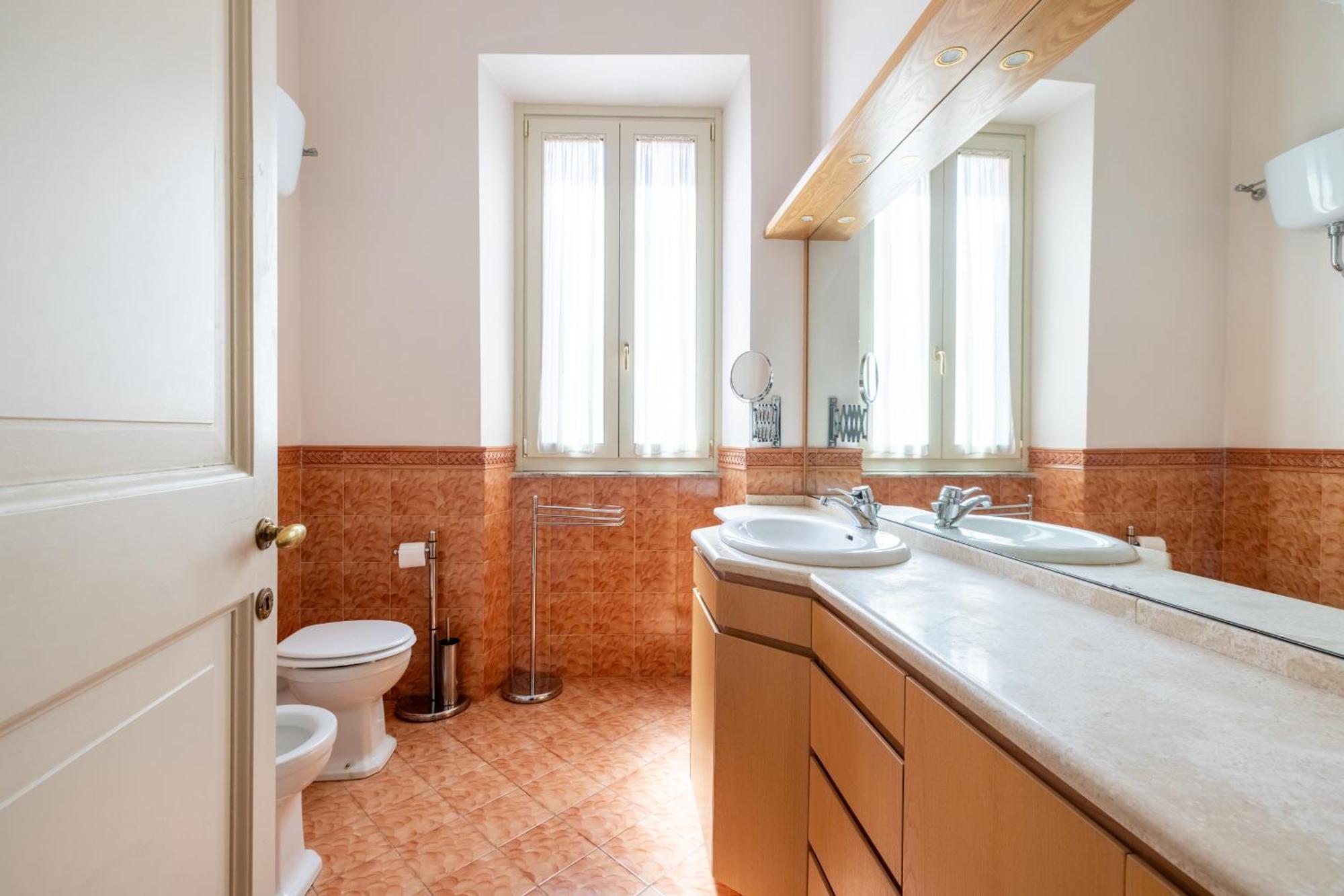 Charming At Spanish Steps, No Elevator Rom