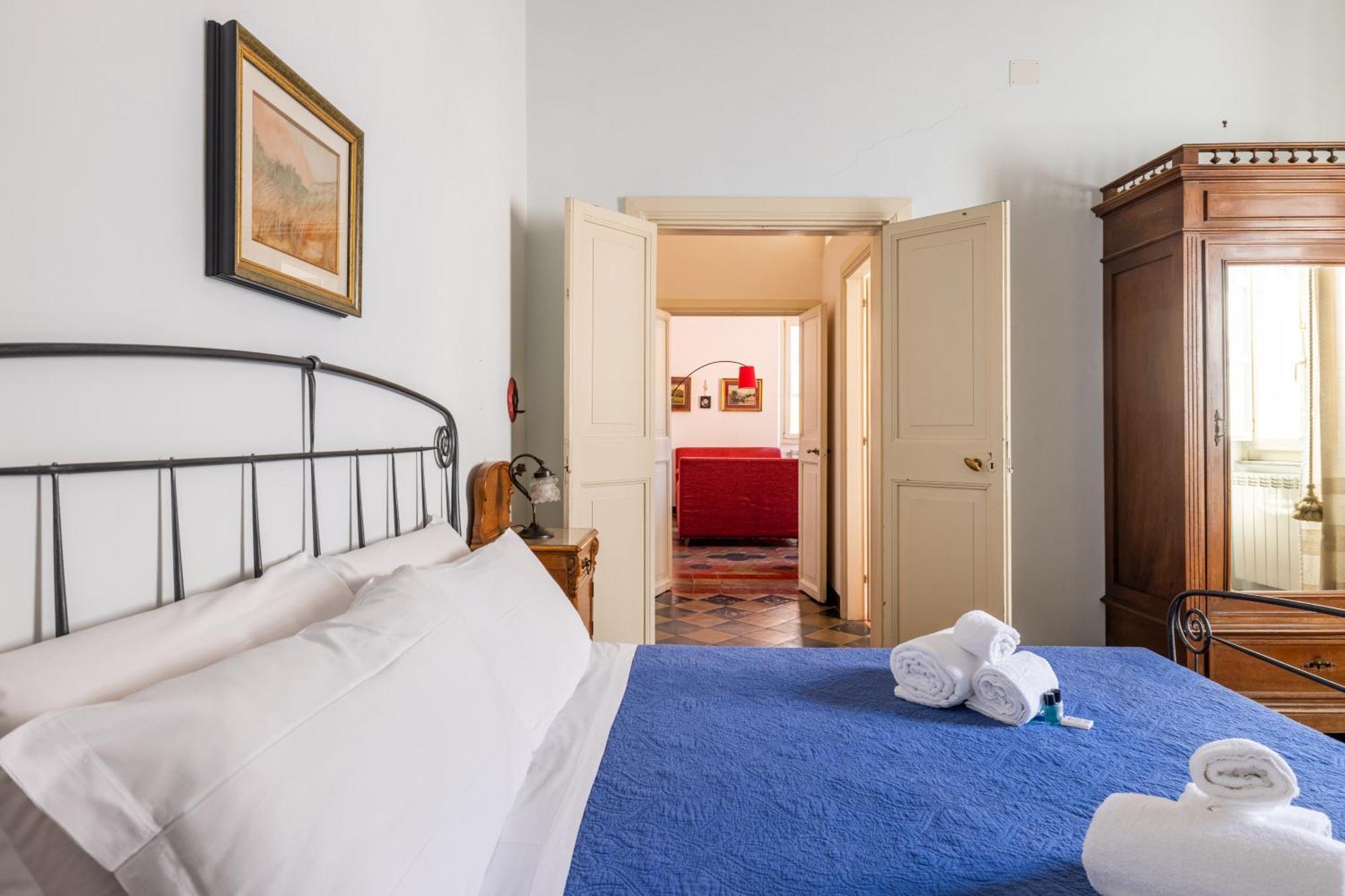 Charming At Spanish Steps, No Elevator Apartment *